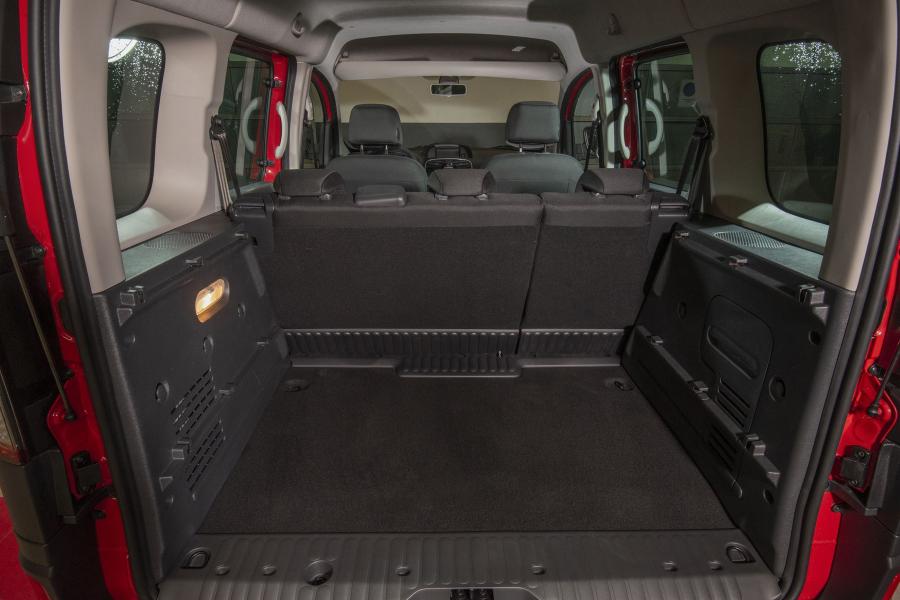 Багажник Nissan NV250 Combi 2019 года  (EU) (фото 10 из 24)